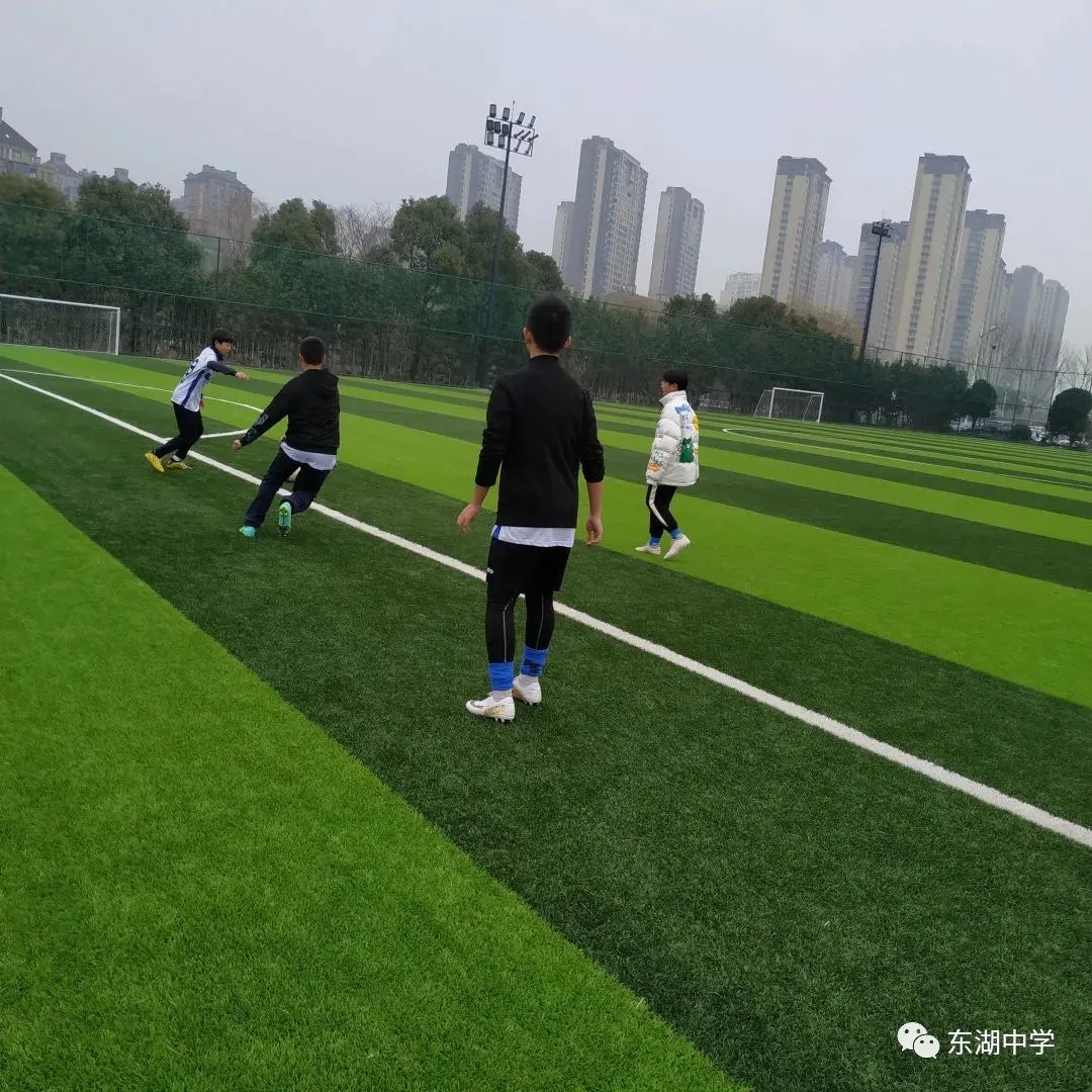 如何根据个人体能调整篮球对抗训练强度_1